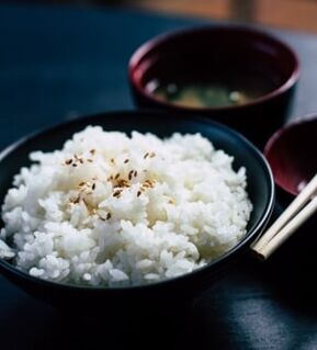Manger du riz avec le régime japonais